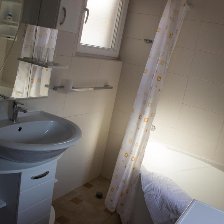 OUR WAY S apartment with two aircos and own garage - Apartman sa 2 Spavaće Sobe - 21