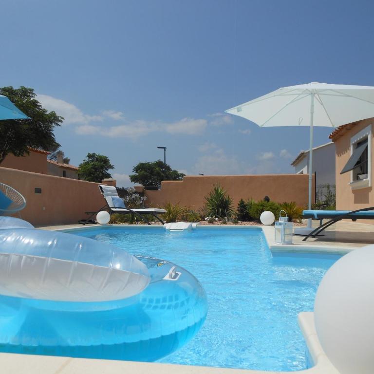 Chambre d'hôtes dans Villa Diane - Suite - Vue sur Piscine - 3