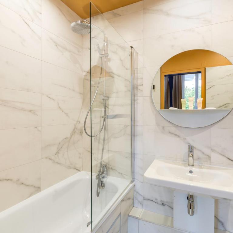 Best Western Hotel Centre Reims - Chambre Supérieure Lit Queen-Size - 6