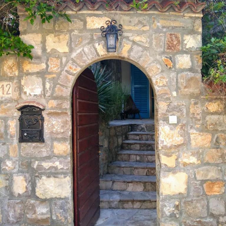 Sea-side Old Stone Villa with a private Garden - Vila sa 3 Spavaće Sobe - 49