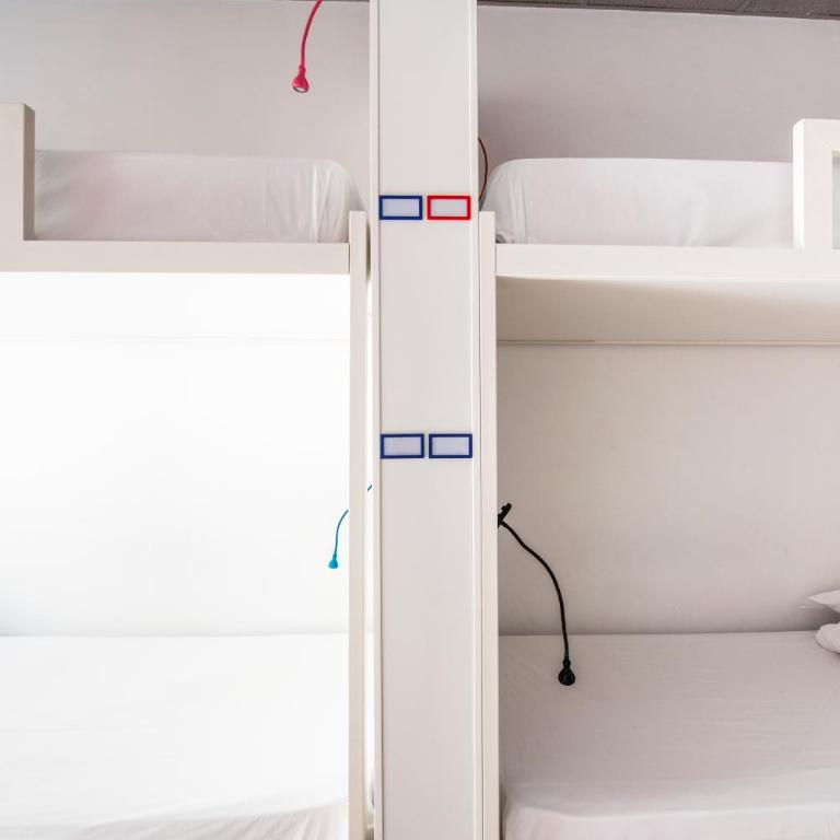 Safestay Madrid Central - Bed in 4-Bed Mixed Dorm Ensuite - 9