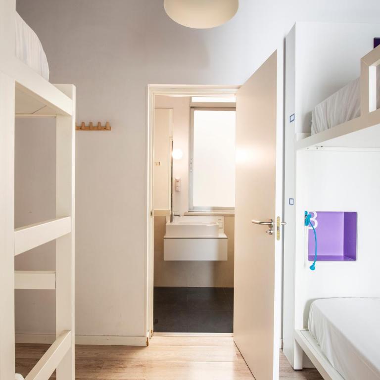Safestay Madrid Central - Bed in 4-Bed Mixed Dorm Ensuite - 4