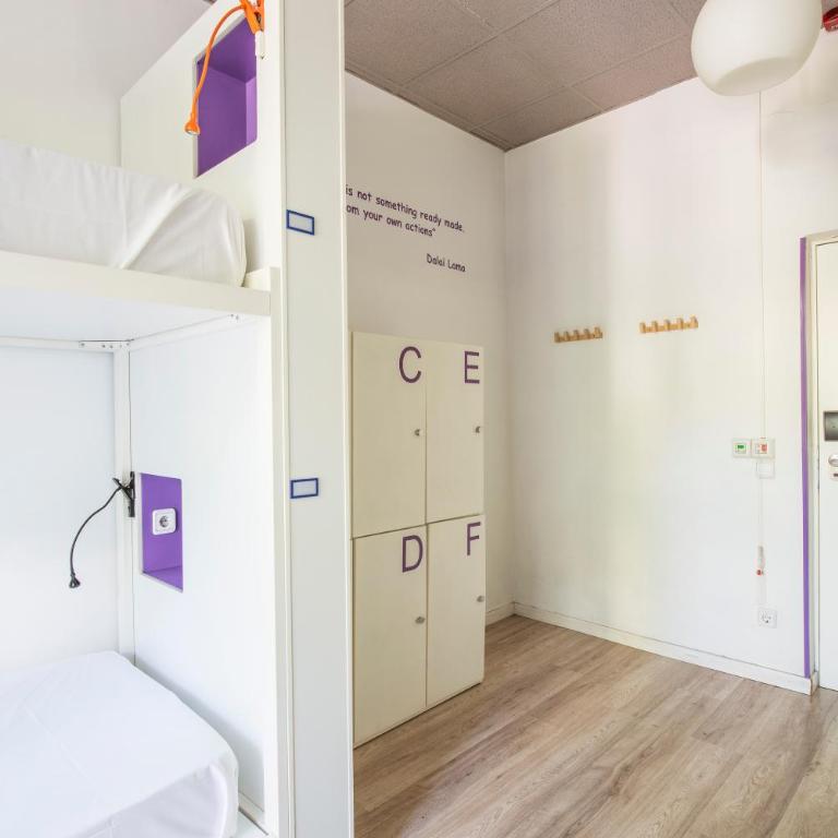 Safestay Madrid Central - Bed in 4-Bed Mixed Dorm Ensuite - 8