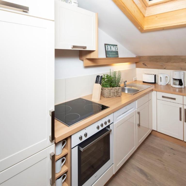 Gästehaus Weiherhof - Apartment mit 2 Schlafzimmern und Balkon - 13
