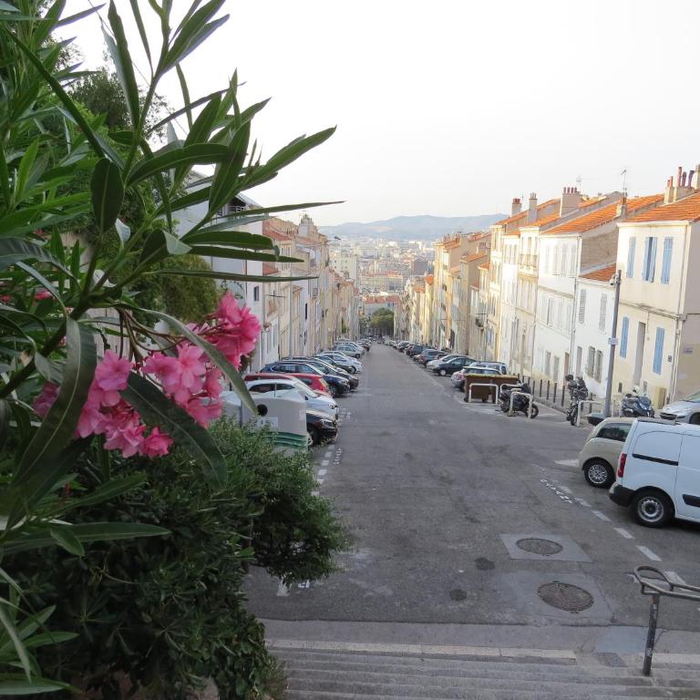 Studio calme et très lumineux, au pied de notre Dame de la Garde - Appartement 1 Chambre - 18