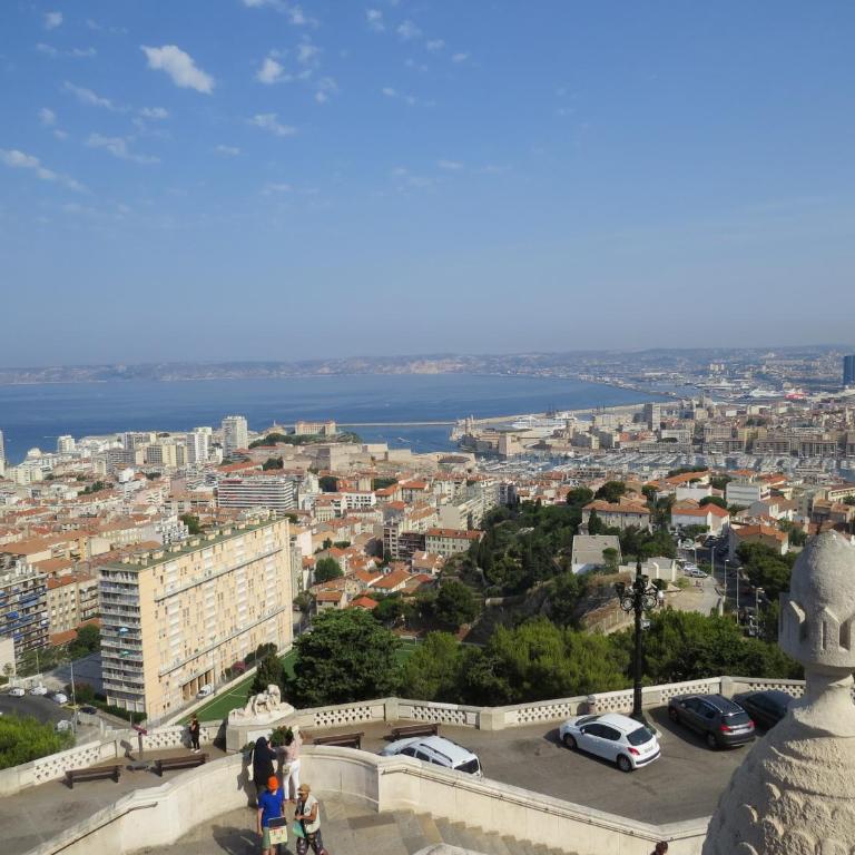 Studio calme et très lumineux, au pied de notre Dame de la Garde - Appartement 1 Chambre - 24