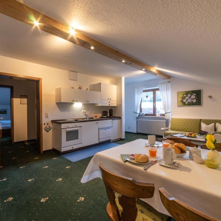 Gästehaus Alpenflora - Apartment mit Blick auf die Berge - 3