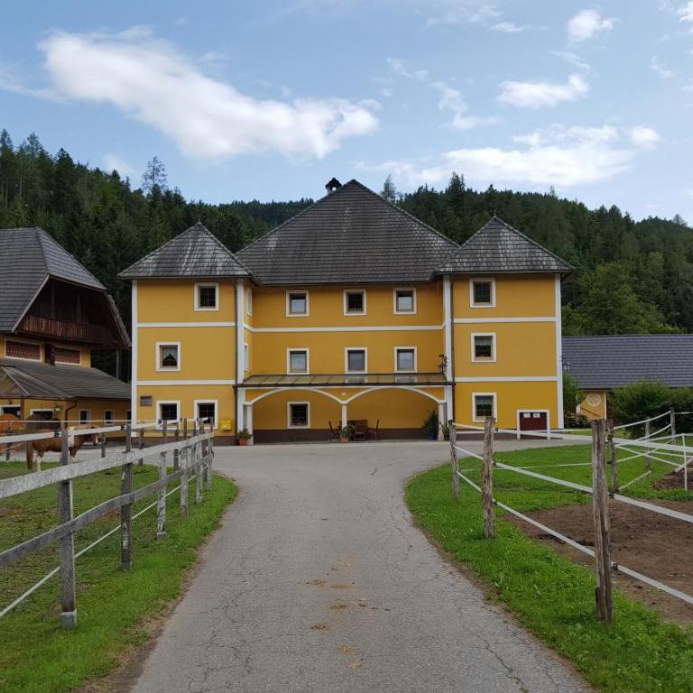 Ferienwohnungen Gut Seebacher - Apartment mit Terrasse - 1