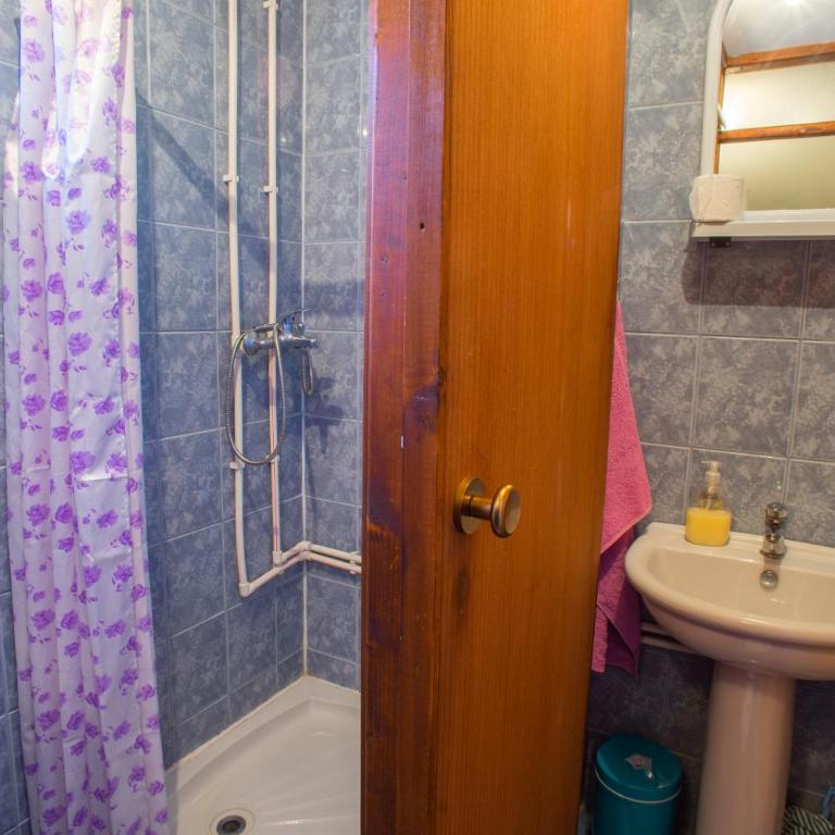 Lara Rooms - Basic Triple Room with Shared Bathroom - 8