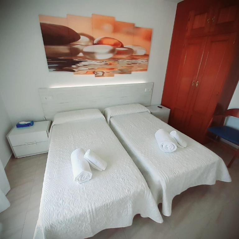 Hostal Kokkola - Habitación Doble con balcón - 1 o 2 camas - 8