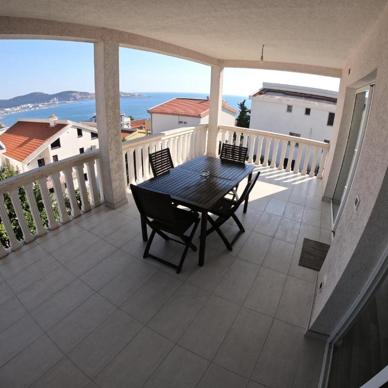 Apartment Sea & Mountain - Villa with Sea View - 16
