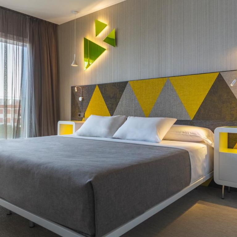 Hotel Macià Sevilla Kubb - Habitación Doble Estándar con sofá - 8