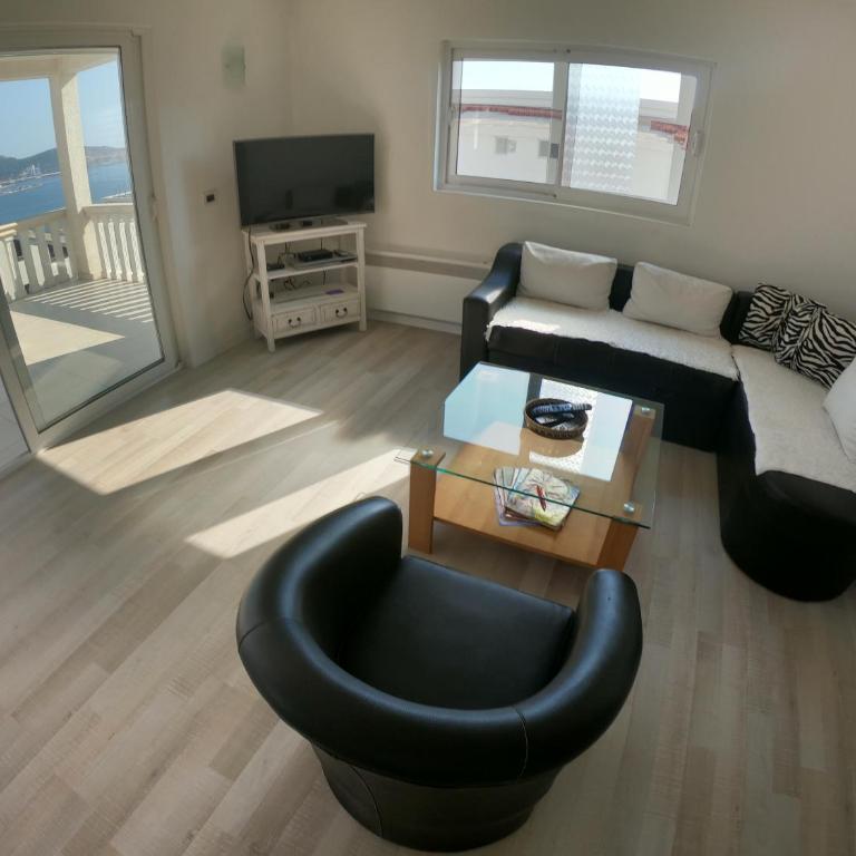 Apartment Sea & Mountain - Villa with Sea View - 19
