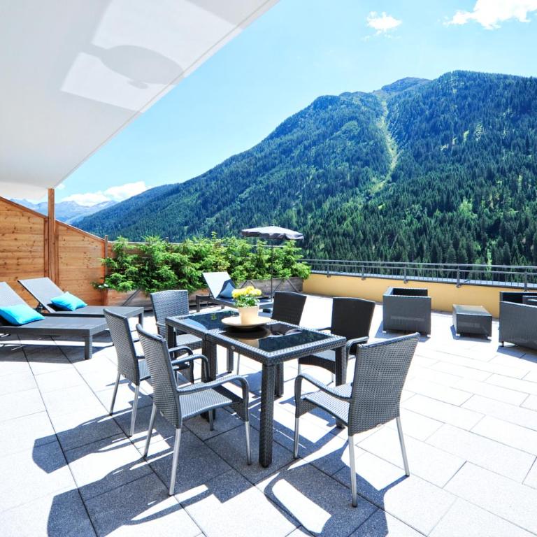 Hotel Dorfstadl - Deluxe Apartment mit 3 Schlafzimmern - 2