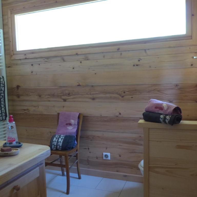 Chambre d'hôtes l'Aire du temps Savoyard - Chambre Double avec Salle de Bains Privative - 8