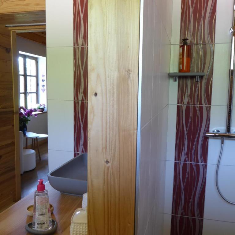 Chambre d'hôtes l'Aire du temps Savoyard - Chambre Double avec Salle de Bains Privative - 9