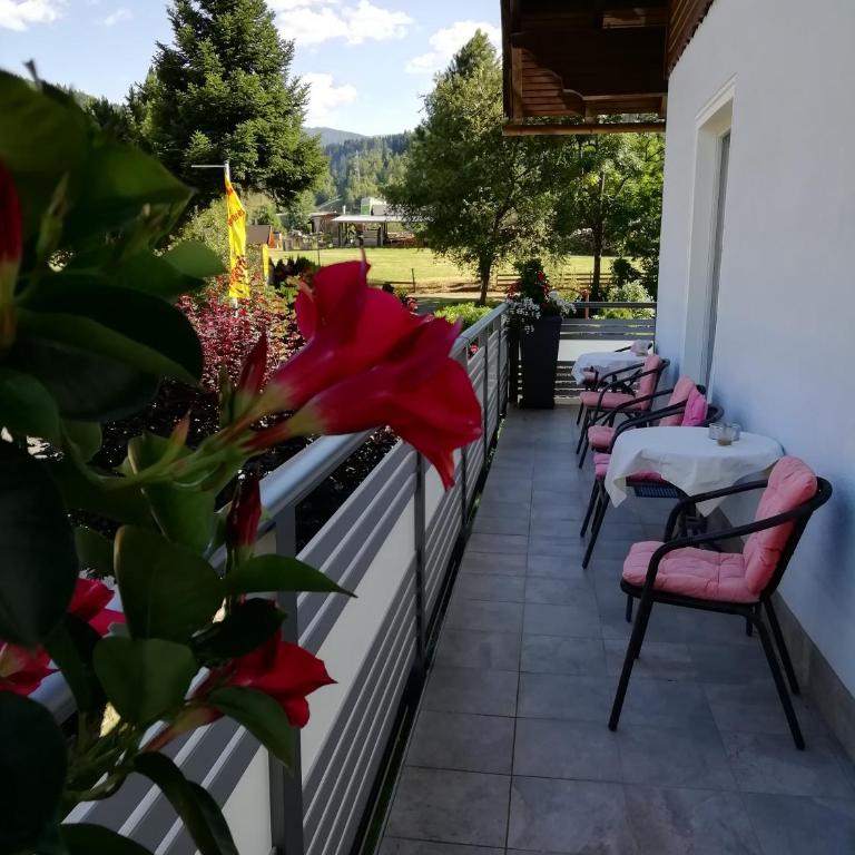 Pension Strauss - Doppelzimmer mit Gartenblick - 8