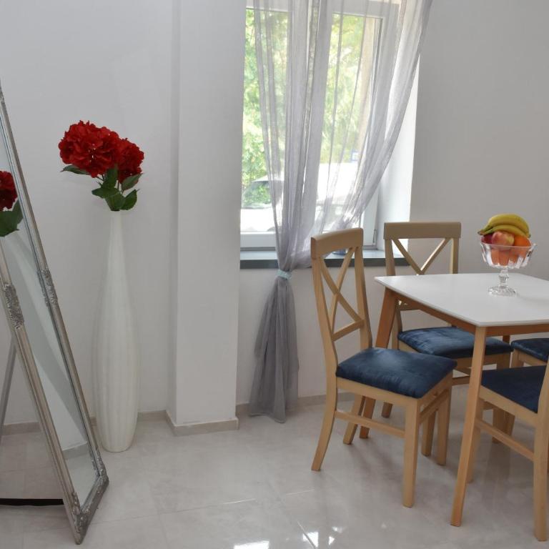 Art Apartments - One-Bedroom Apartment - 4