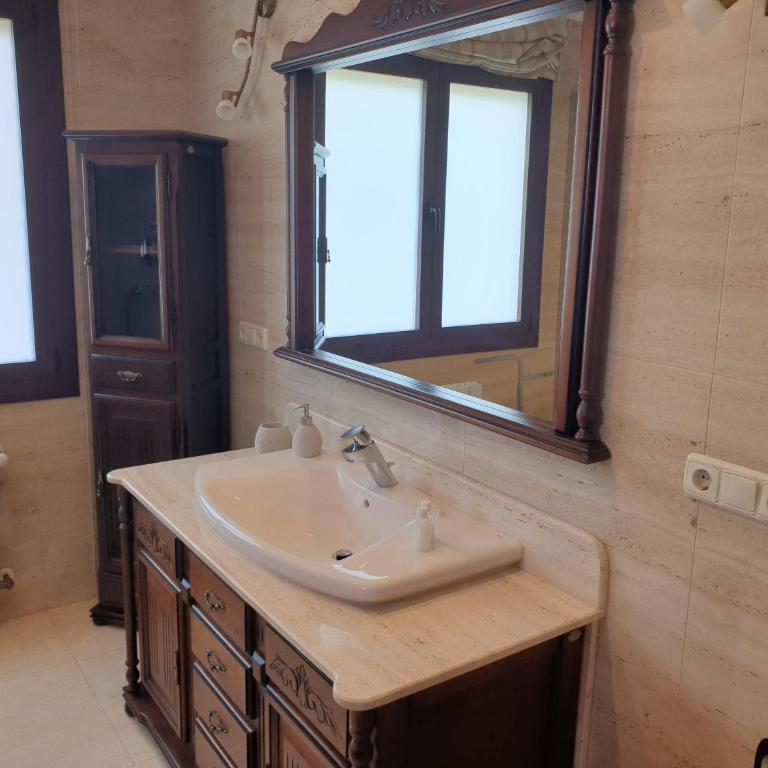 Alojamiento El Olivo - Habitación Doble con vistas a la montaña - 3