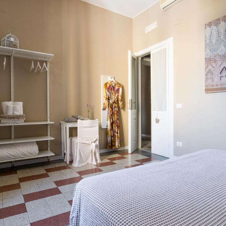 BluLassù City Center Rooms - Double or Twin Room with Private External Bathroom - 2