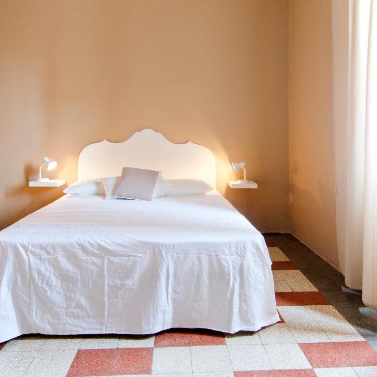 BluLassù City Center Rooms - Double or Twin Room with Private External Bathroom - 14