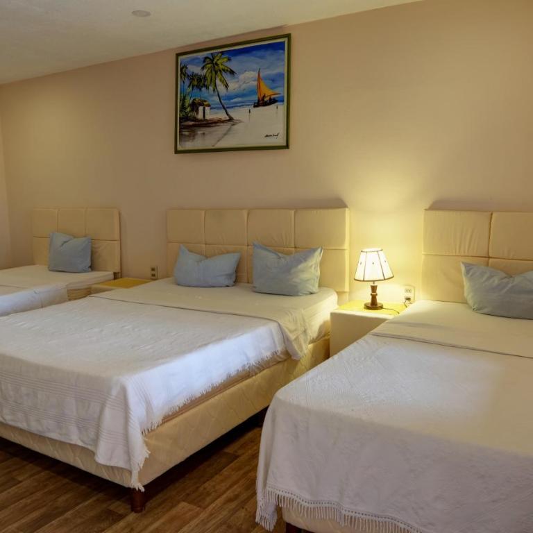 Hotel Independencia - Triple Room with Terrace - 13