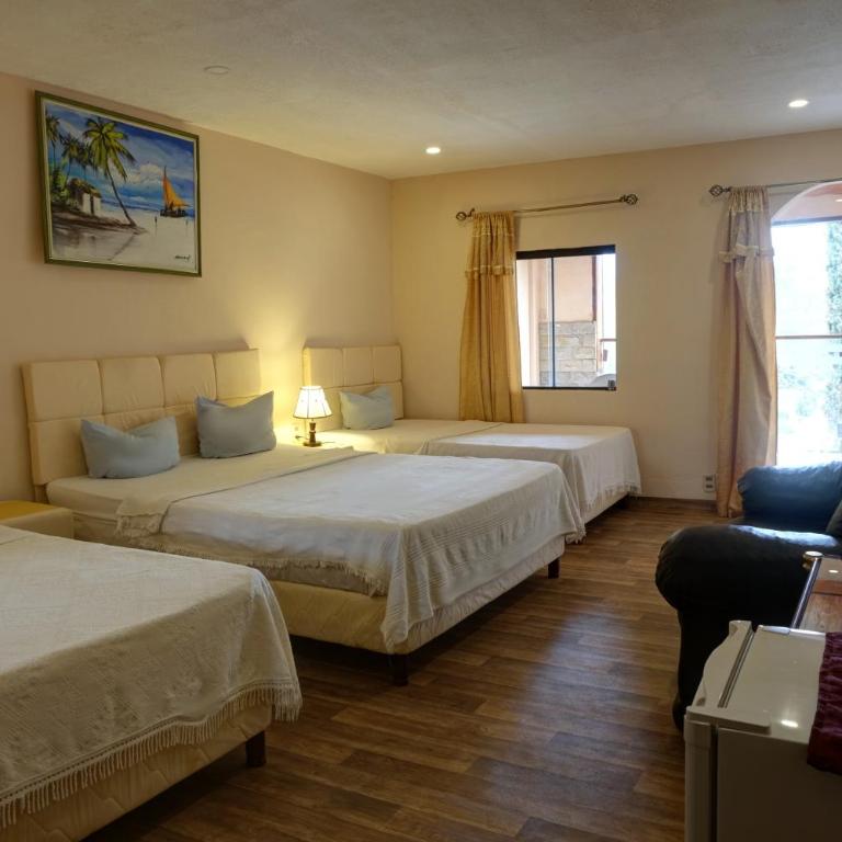 Hotel Independencia - Triple Room with Terrace - 8