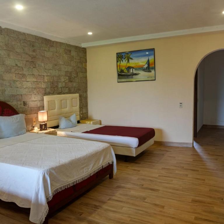 Hotel Independencia - Triple Room with Terrace - 6