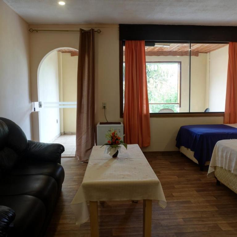 Hotel Independencia - Triple Room with Terrace - 2