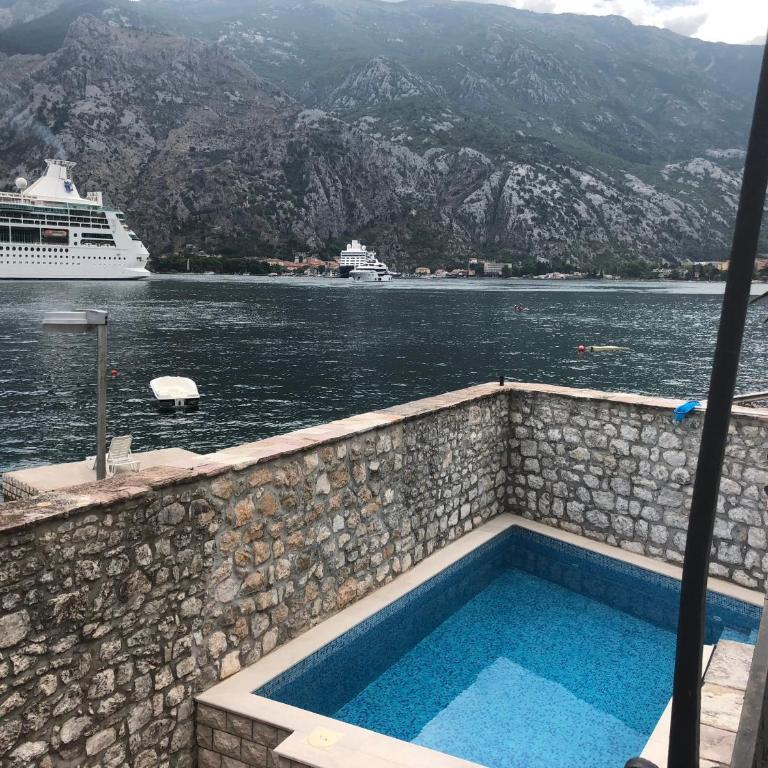 Large Luxury Waterfront Villa 500 square meters with Private Pool and Private Beach for 14 People,PS5,Imac 27",WIFI 7 - Villa with Private Pool - 21