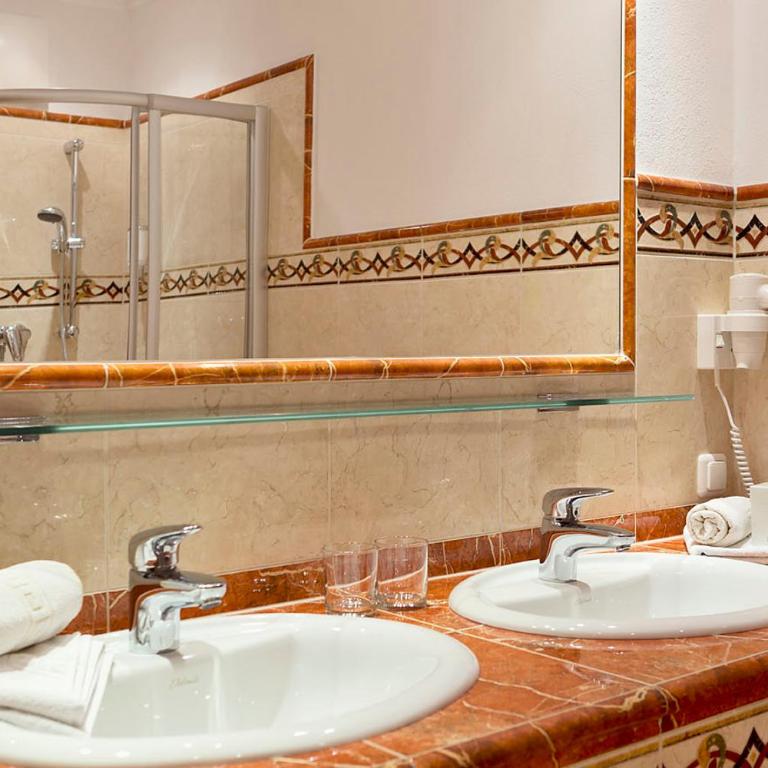 Landhotel Untermüllnergut - Deluxe Doppelzimmer mit Balkon - 3