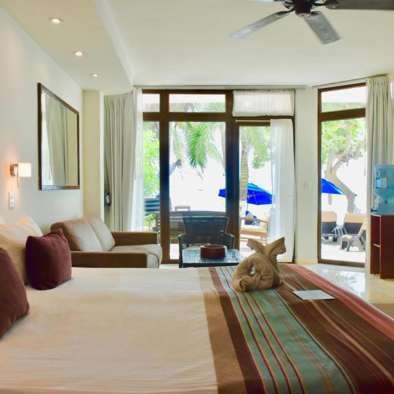 Playa Palms Beach Hotel - Ocean Front Studio - 11