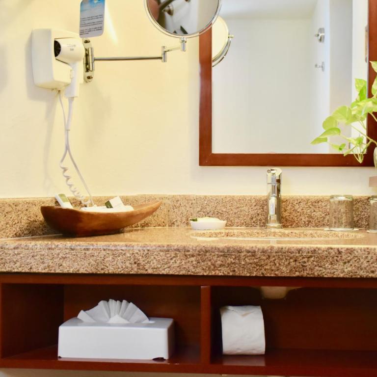 Playa Palms Beach Hotel - Ocean Front Studio - 5