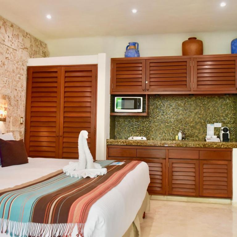 Playa Palms Beach Hotel - Studio with Garden View - 5