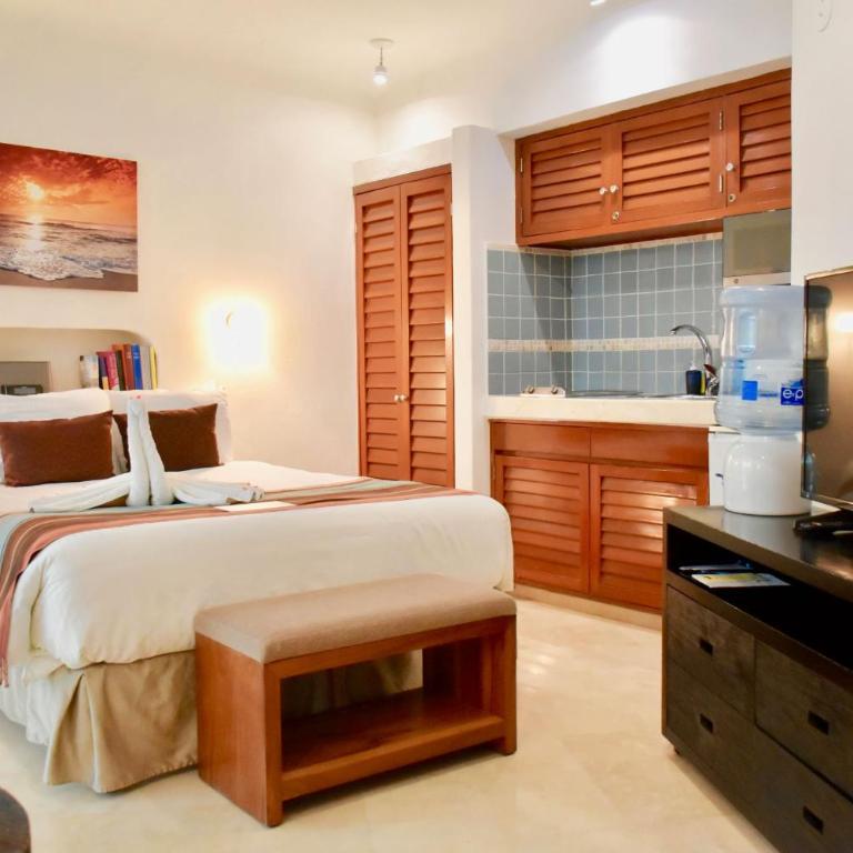 Playa Palms Beach Hotel - Studio with Garden View - 3