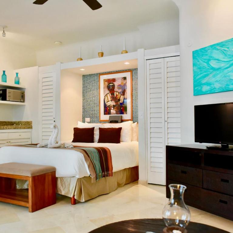 Playa Palms Beach Hotel - Ocean View Studio - 12