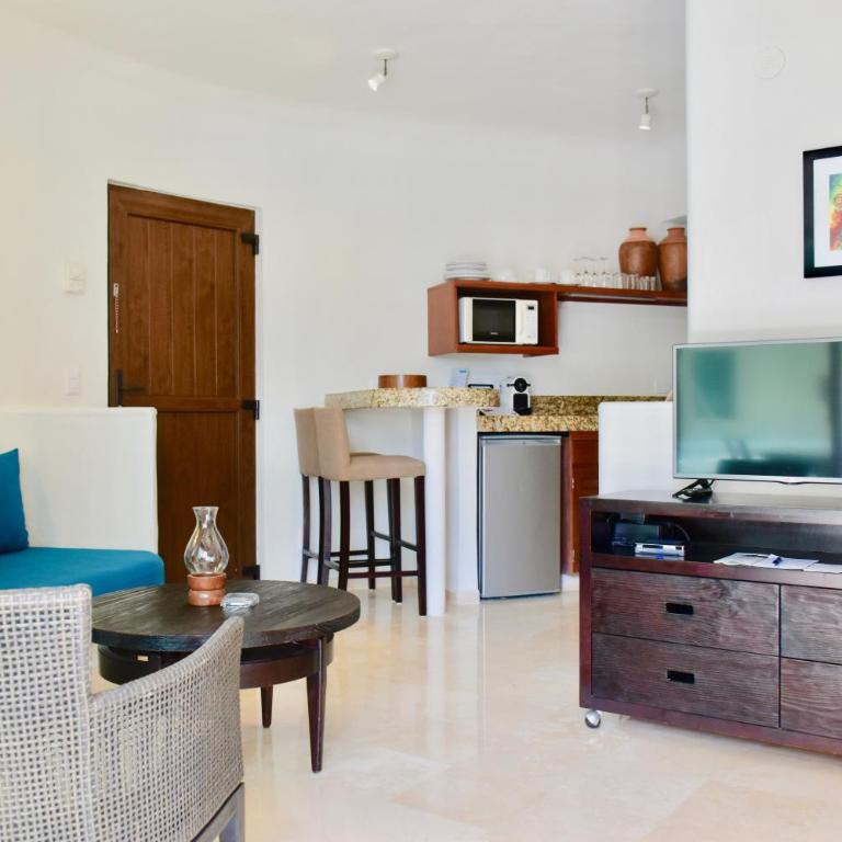 Playa Palms Beach Hotel - Ocean View Studio - 6