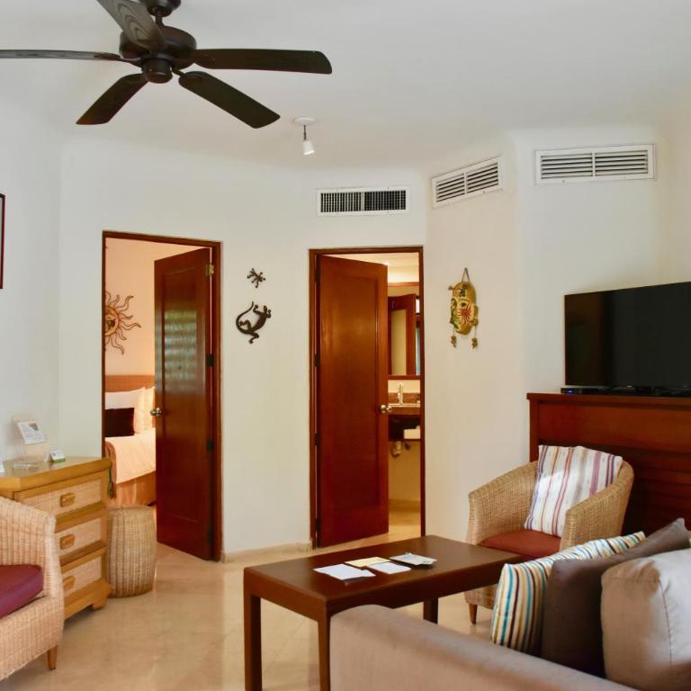Playa Palms Beach Hotel - One-Bedroom Apartment - 9