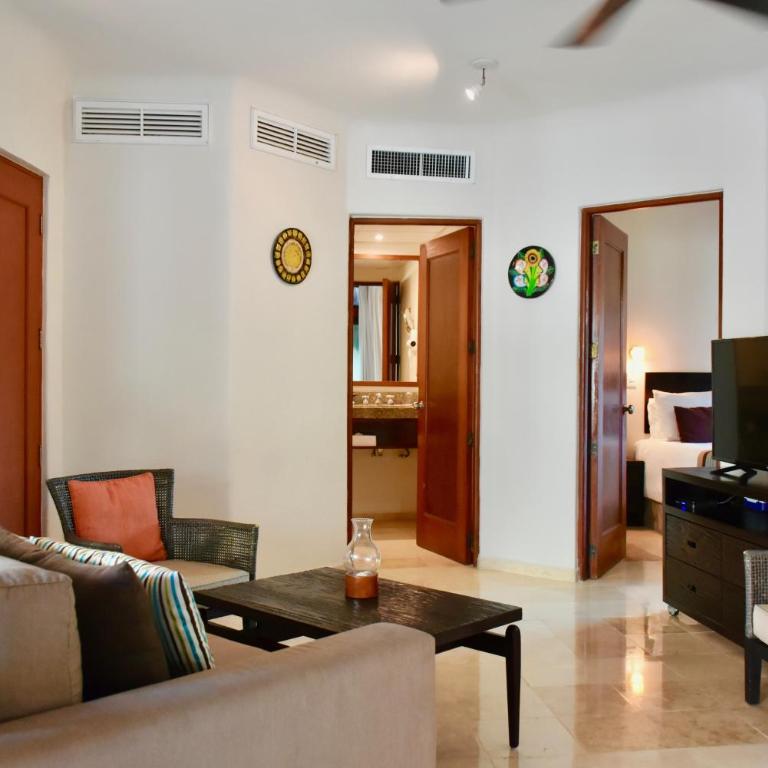 Playa Palms Beach Hotel - One-Bedroom Apartment - 7