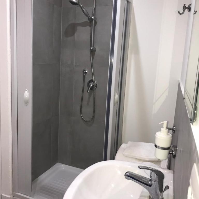 FREE FLAT - One-Bedroom Apartment - 6