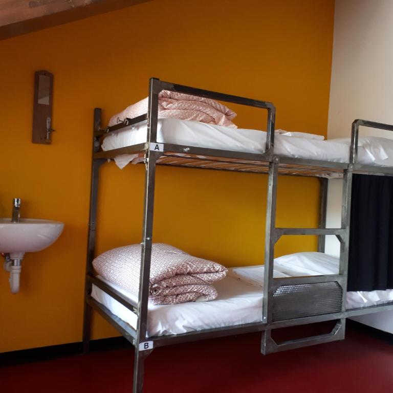 Attic Hostel Torino - Posto Letto in Dormitorio Misto con 4 Letti - 3