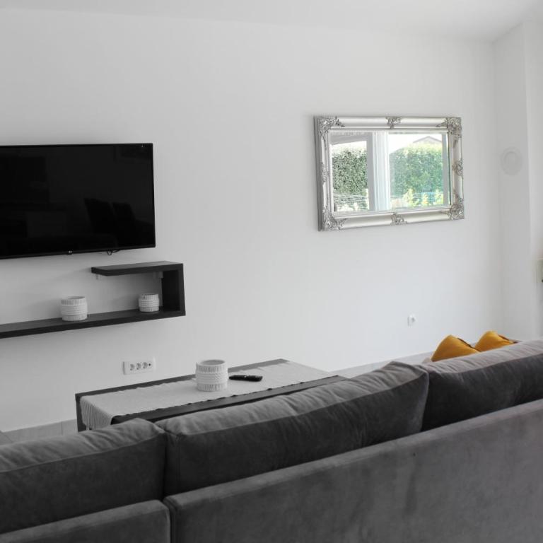 Villa Mirna - Two-Bedroom House - 72