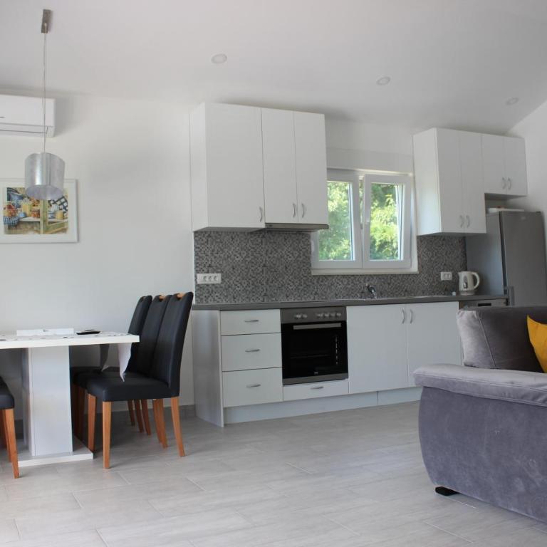 Villa Mirna - Two-Bedroom House - 75