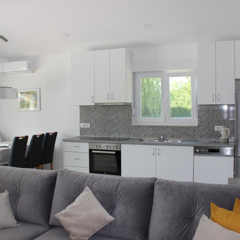 Villa Mirna - Two-Bedroom House - 77