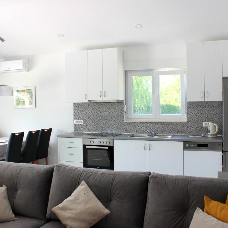 Villa Mirna - Two-Bedroom House - 80