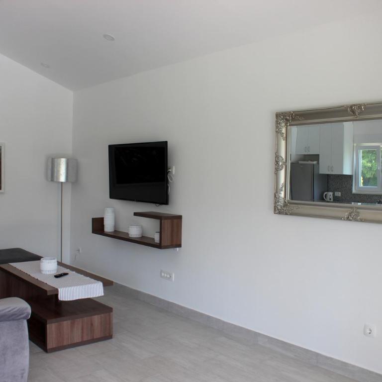 Villa Mirna - Two-Bedroom House - 70