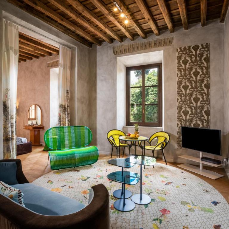 Palm Suites - Small Luxury Hotels of the World - Family Suite with Forum View - 4