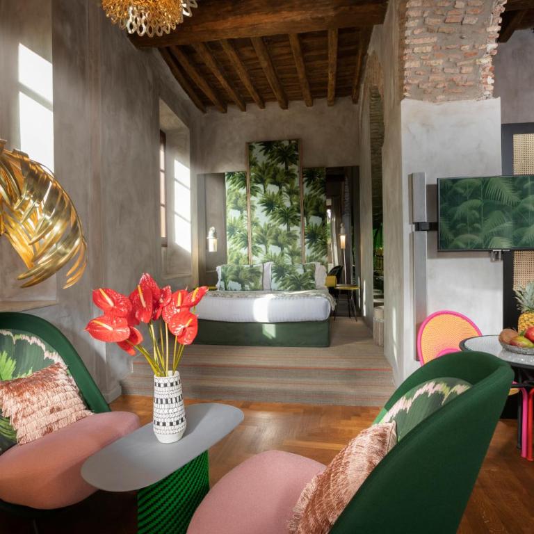 Palm Suites - Small Luxury Hotels of the World - Suite with Forum View - 5