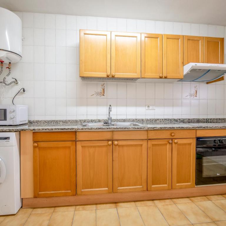 Rentalmar Azahar - Two-Bedroom Apartment (6 Adults) - 5