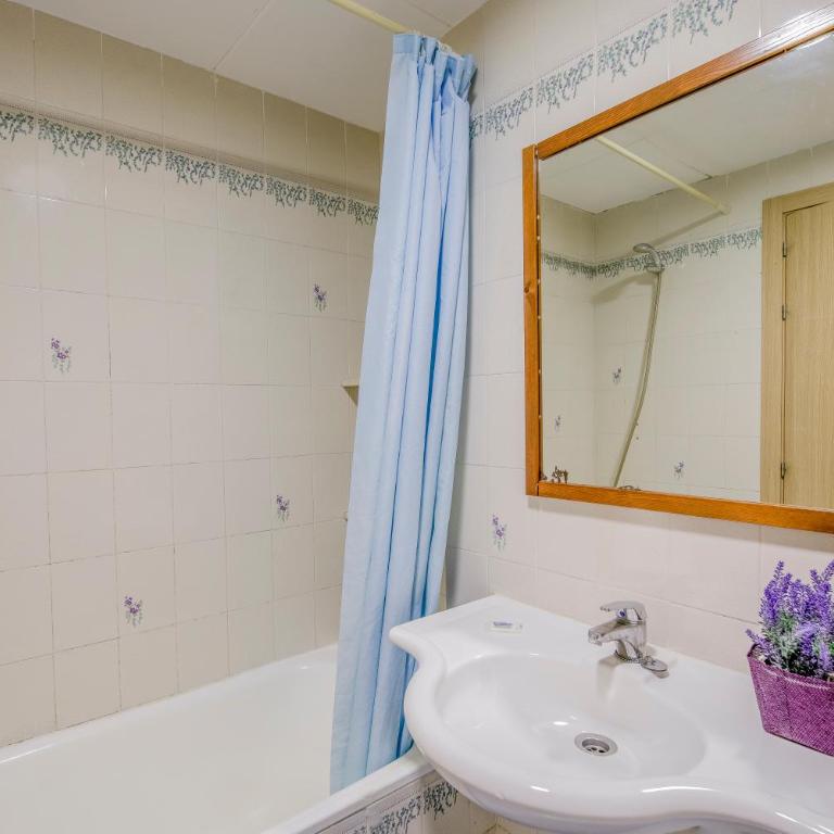 Rentalmar Azahar - Two-Bedroom Apartment (6 Adults) - 8